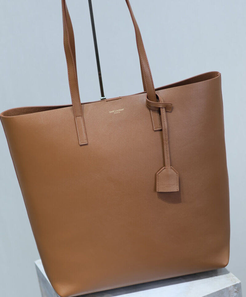 Saint Laurent Shopping Saint Laurent In Leather